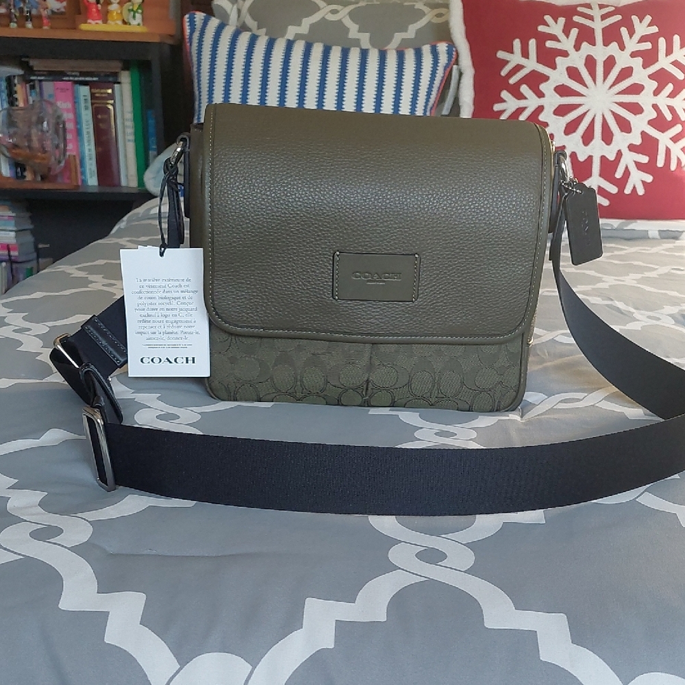 Coach Olive/Black Pebbled Leather Crossbody Messenger - New with tags